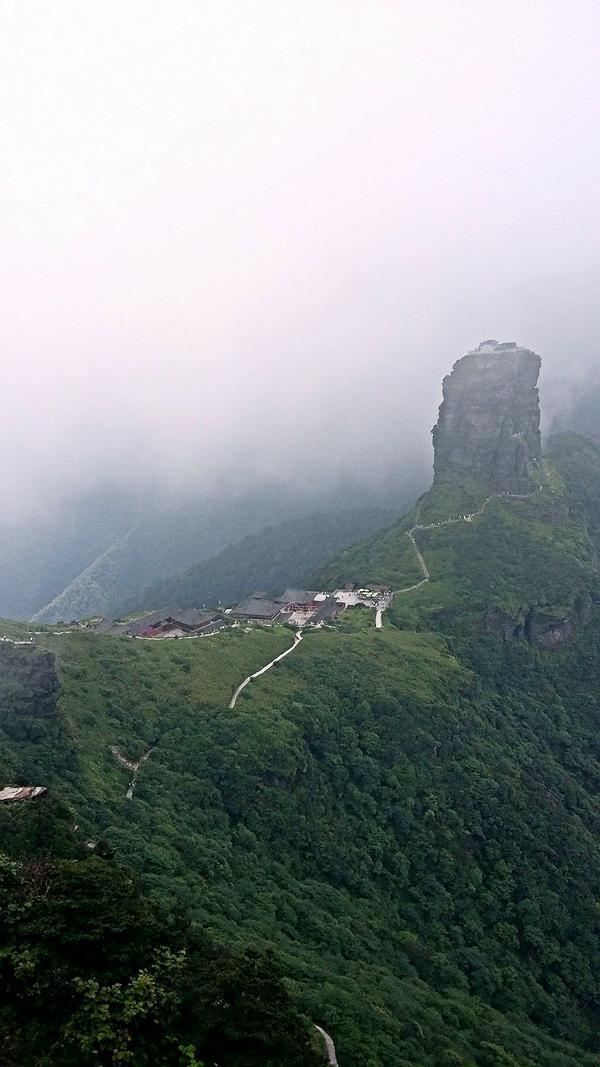 梵净山,万米睡佛.像不像一个躺着的人?