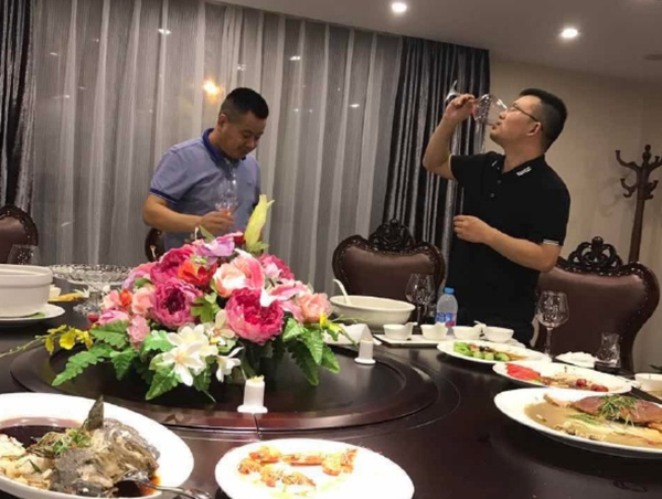东北人喝酒硬核?看完山东,安徽,河南人怎么喝酒,你就知道厉害