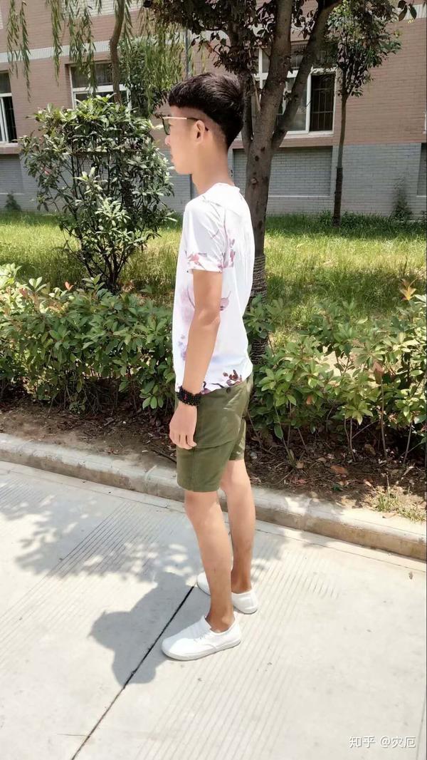 为什么有些男生的腿很细