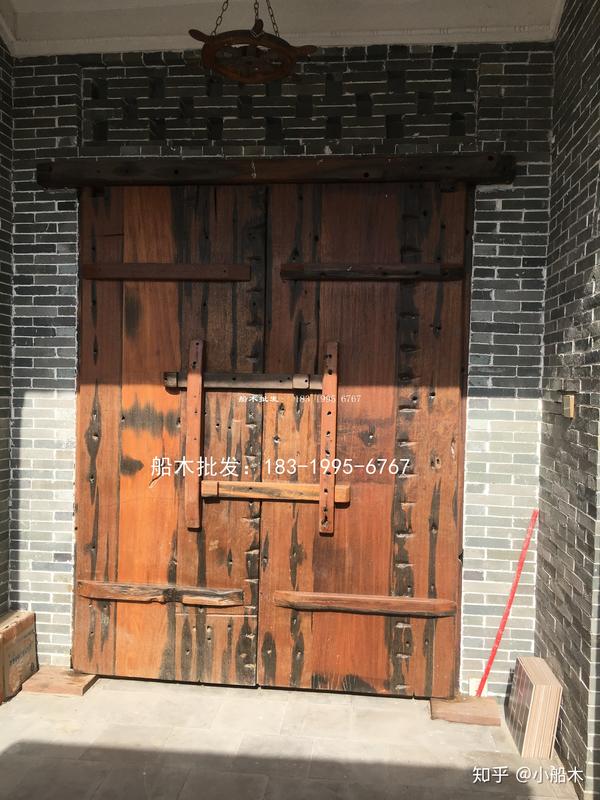 青砖墙专用木门 庭院大门 仿古木门案例图