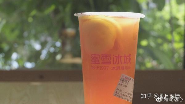 柠檬果粒混在一起带来层次丰富的咀嚼快感,红茶的涩很好中和了柠檬的