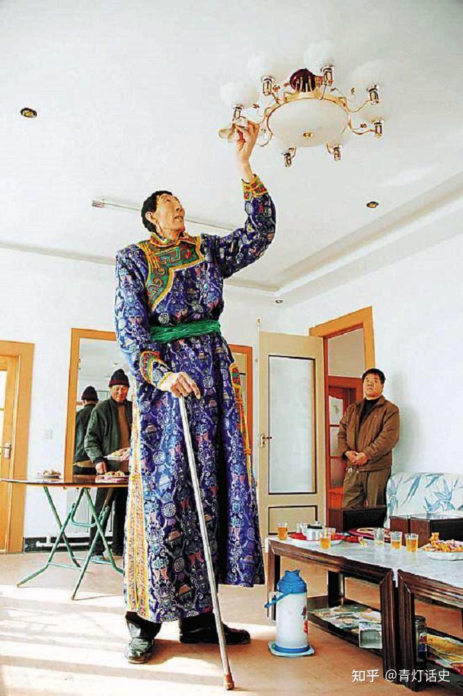 中国第一巨人鲍喜顺不听医生劝告老来得子小孩现在有多高了