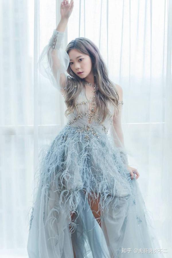 张紫宁太美了吧羽毛纱裙造型清新又唯美这是什么神仙气质啊