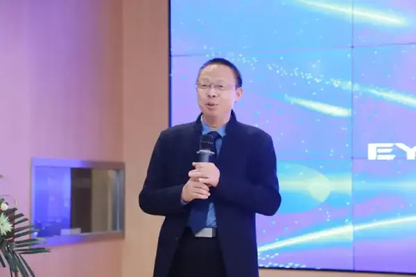 爱尔眼科山西省区医院总院长张东昌作大会致辞