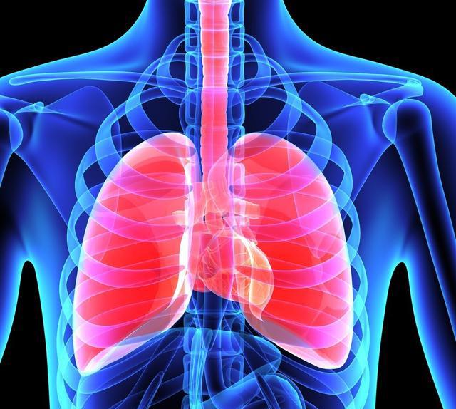 肺癌会导致胸腔内源源不断的长出血水,通过胸水诊断肺癌痛苦最小