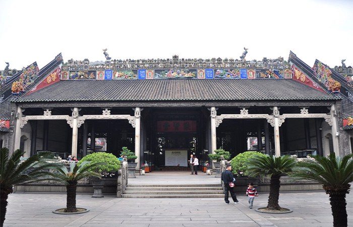 广州陈家祠——"岭南建筑艺术的一颗明珠"