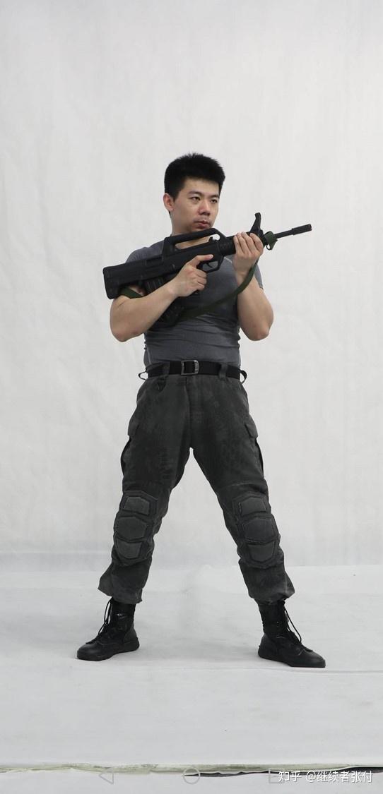 站姿持步枪警戒