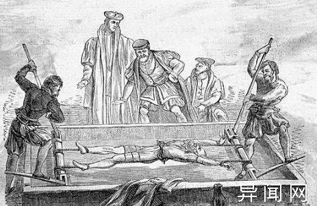 船刑是古代波斯的一种酷刑,它旨在把人慢慢折磨死.