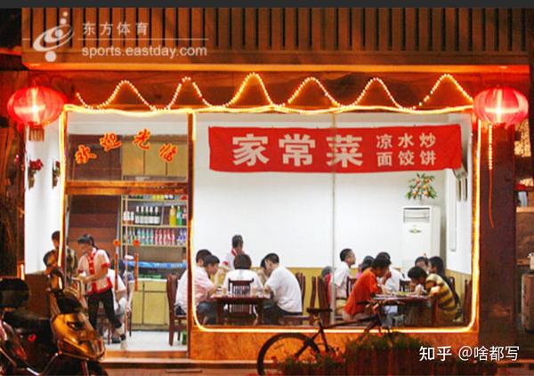 被油烫伤,如今已经粗糙不堪,姜宝玉慢慢开始发现媳妇精神越来越不好
