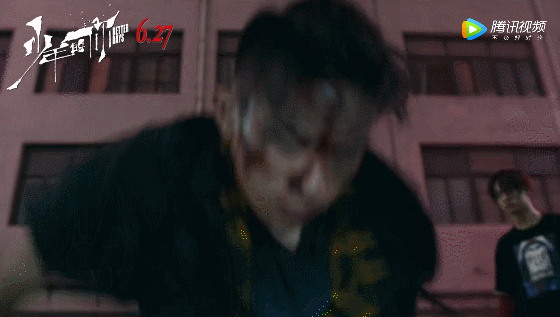 电影里,周冬雨的演技依旧在线,倒是易烊千玺突破了大家对他原有的