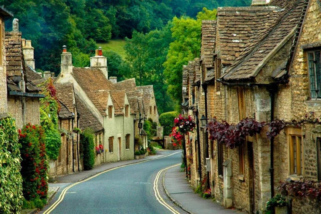 这座英国最古老的的小镇,居然没有路灯和电线杆!