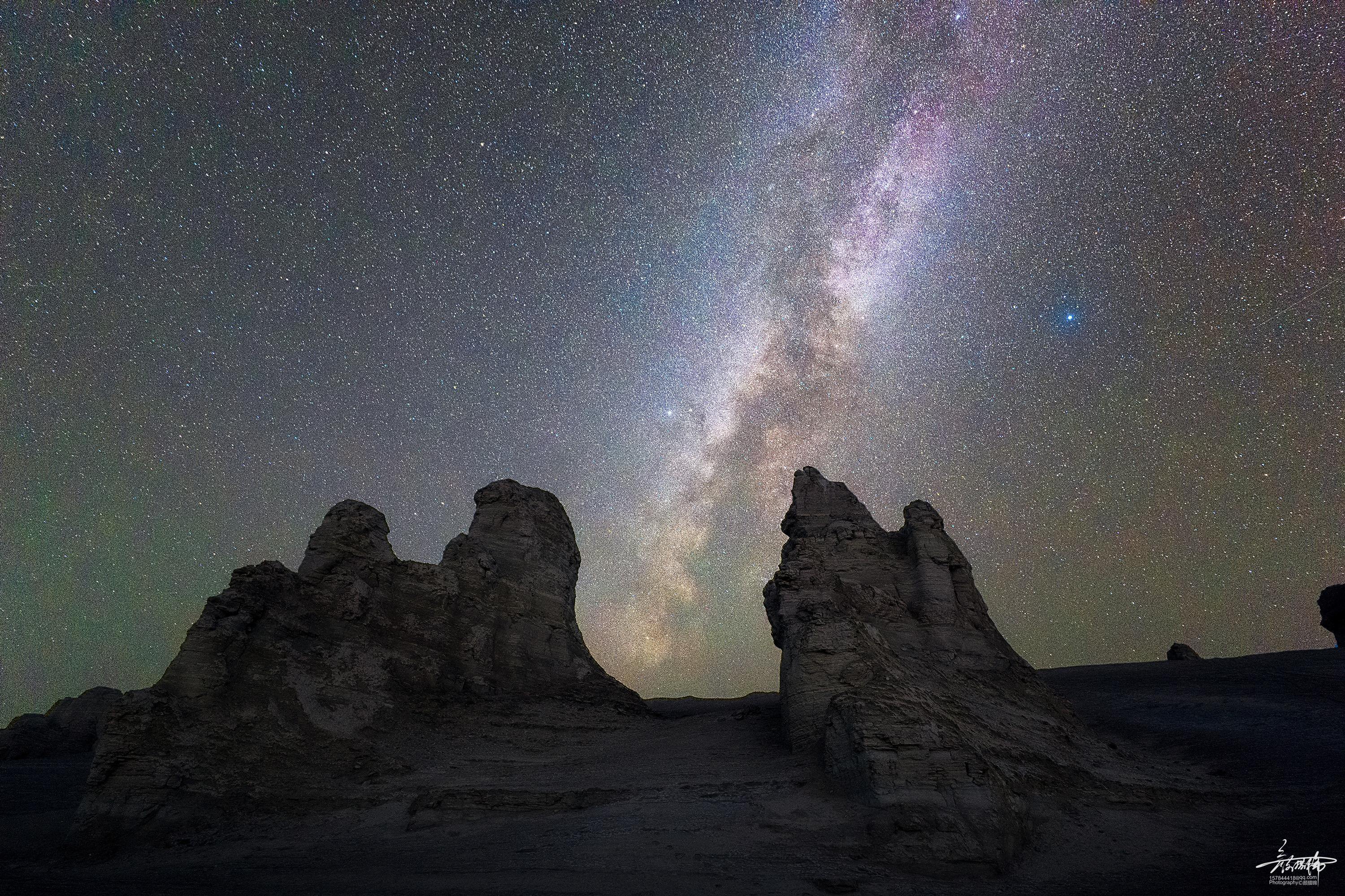 星空浩瀚 银河流转,便再也移不开眼了夜幕降临后的俄博梁虽然荒芜