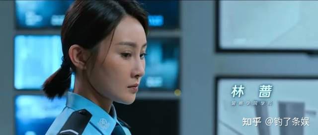 而饰演"林蔷"的林鹏,是"龙女郎"出身,与成龙合作过《大兵小将《十二