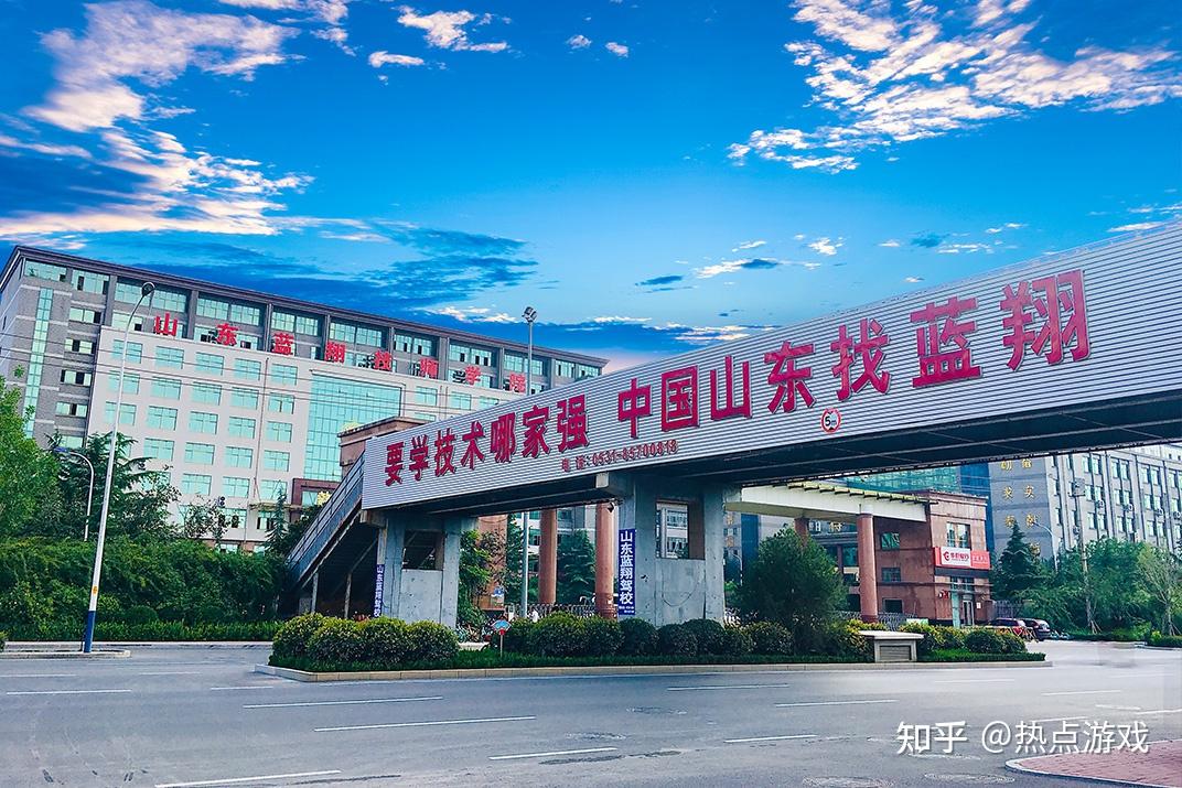 大学,但是要说学挖掘机,山东蓝翔四个大字一定会出现在大家的脑海里