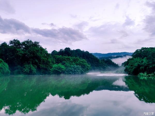 雨后的靖安,北潦河处处可见这样的薄雾漫漫的景象,在潦河这个地方,有