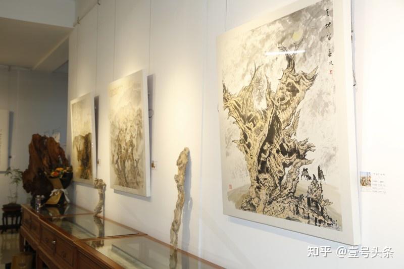 大漠魂徐春林胡杨专题画展在北京宋庄个山美术馆拉开帷幕