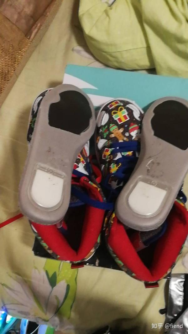 可能大家已经从这三张图中看出了,nike sb dunk的鞋垫用了nike的zoom