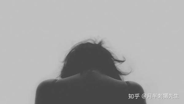 "他们在笑着,同时也在想着自杀":孤独的抑郁症患者
