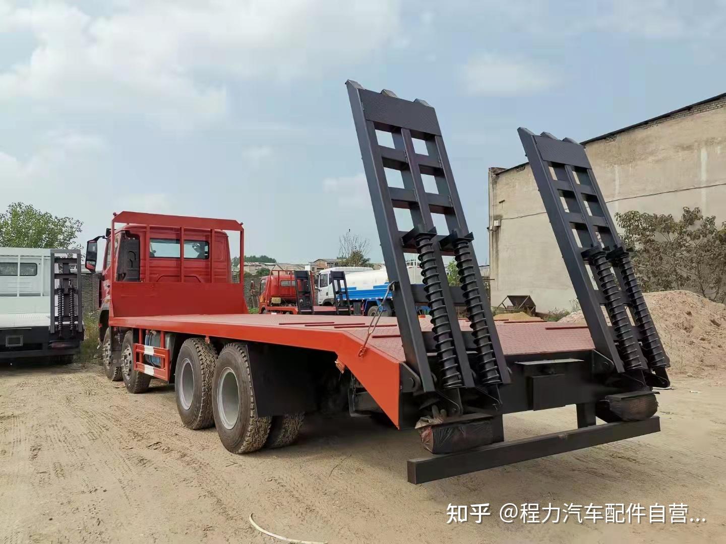 南京市重汽豪沃四轴35吨挖机平板车价格