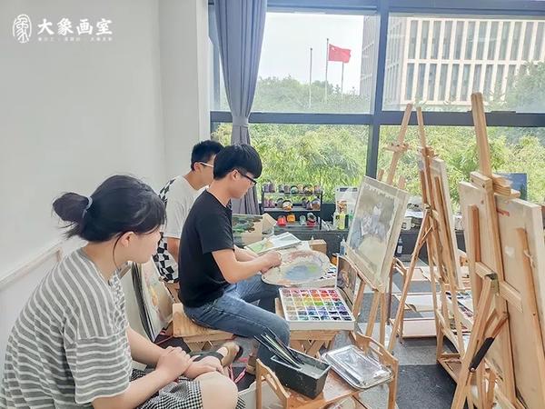 杭州大象画室基础部素描主教 本科油画专业毕业,2017年至今一直从事