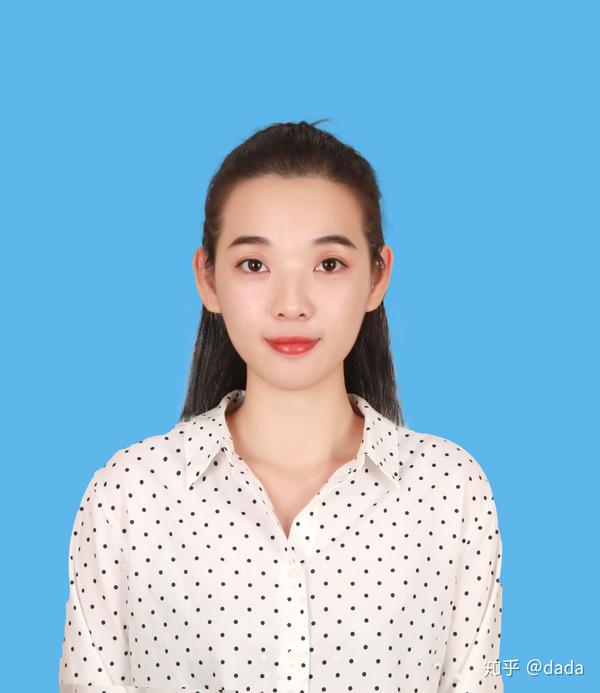 而证件照p的也有点过分,哈哈哈