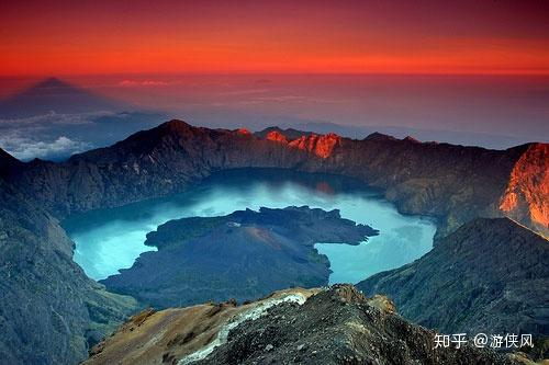 印度尼西亚徒步林贾尼火山徒步攻略全球十大最美火山徒步路线之一