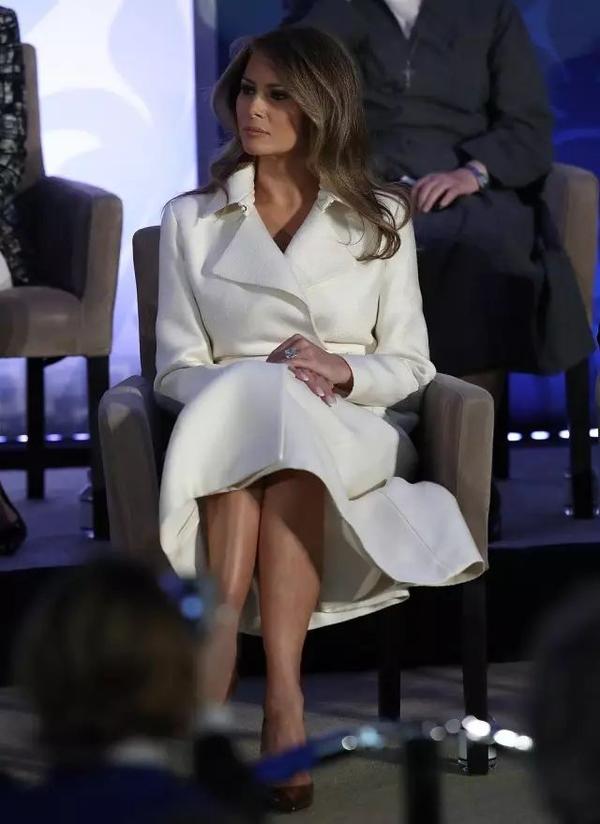 一个典型的例子,melania trump就有很多the row的衣服?