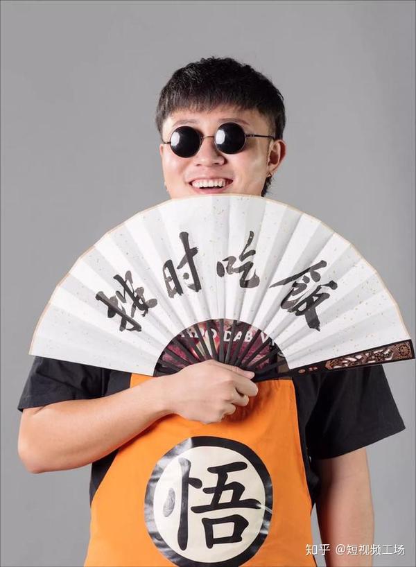 专访贫穷料理3次转型增粉2000万美食教学的跨界突围