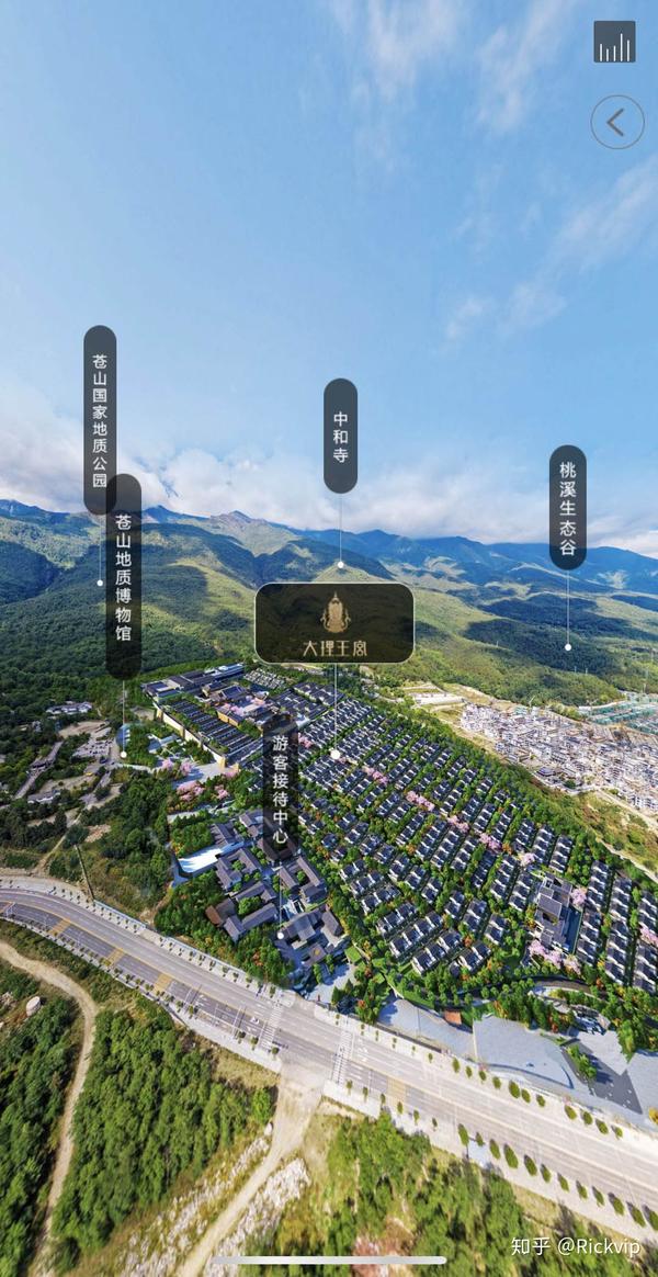 西侧紧邻三月街,穿过三月街再向西不远就是大理古城;南侧100米是天龙