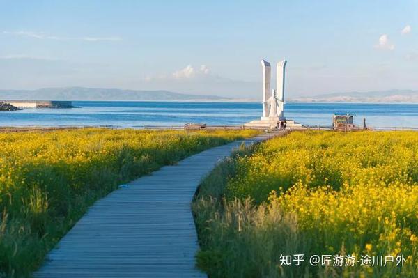 二郎剑景区是青海湖风景区的文化与运动的基地,也是青海湖的核心景区.