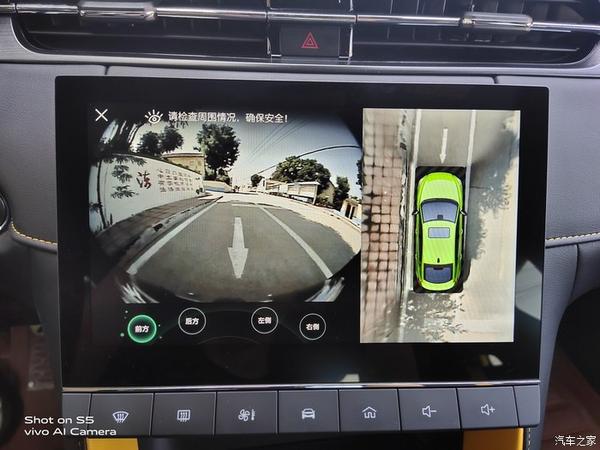 这就是传说中的360°全景倒车影像,再配合斑马系统,使用起来是真的有