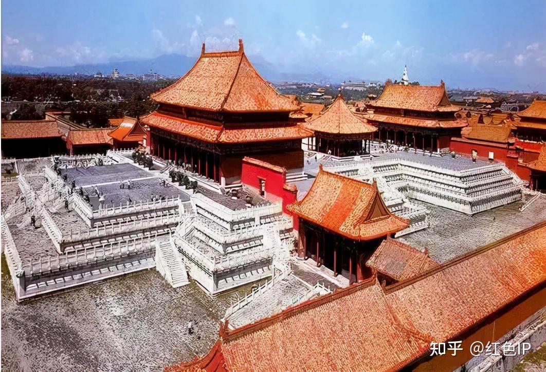故宫 内廷过了乾清门,便走进了人们口中的"三宫六院,以乾清宫,交泰殿