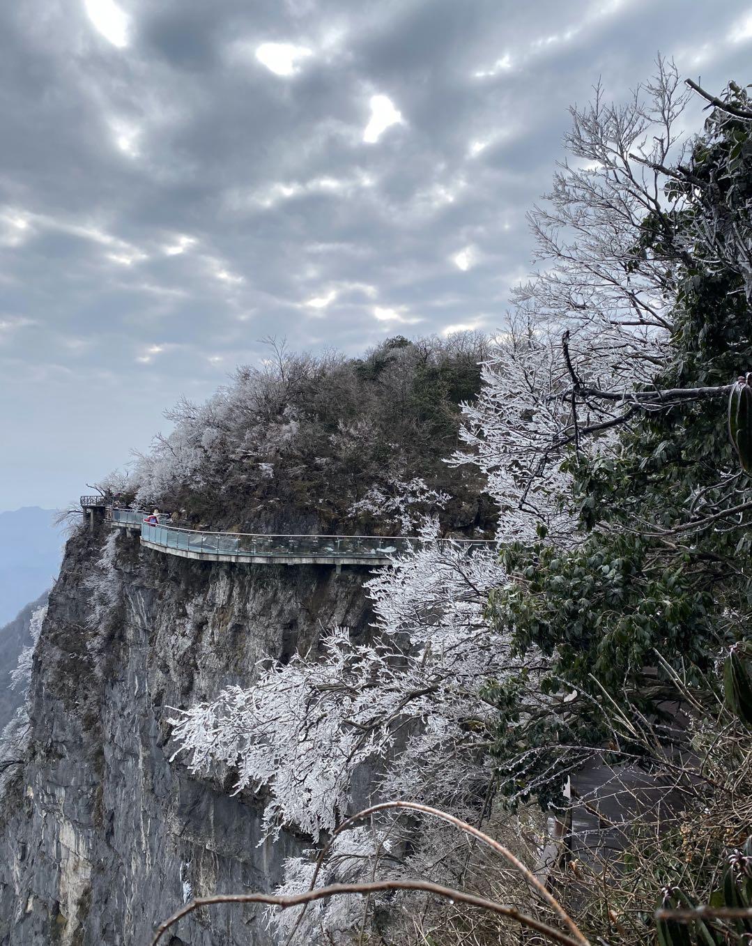 一,张家界天门山游览线路说明a线:西线:市区索道站乘坐索道(28分钟)