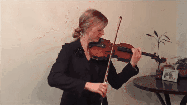 但是,不会玩乐器,就真的不能演奏出好听的音乐了吗?