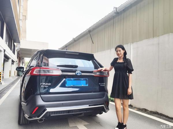 以后我的墨玉蓝威兰达,就有人跟我竞争它的"抚养权"了!