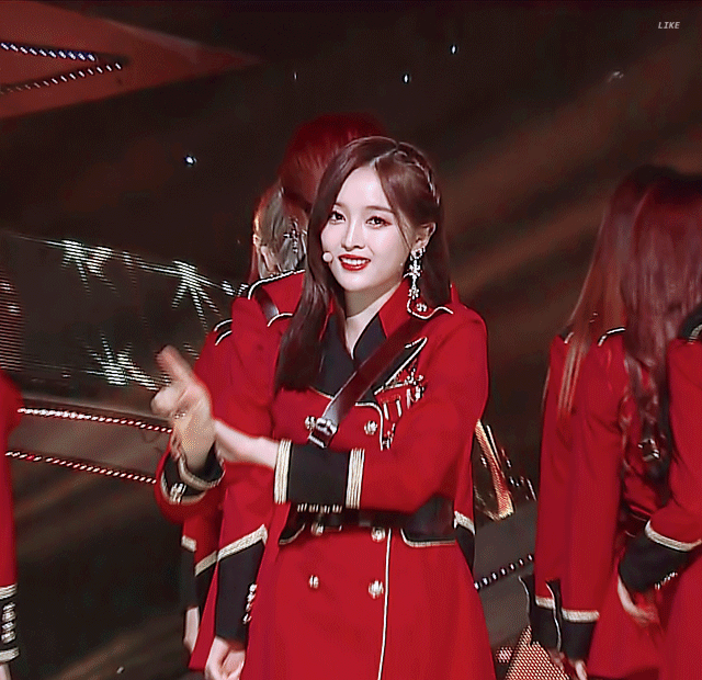 好好看啊啊啊  创之前所有造型都好看 之前的舞台超美了 宇宙少女完颜