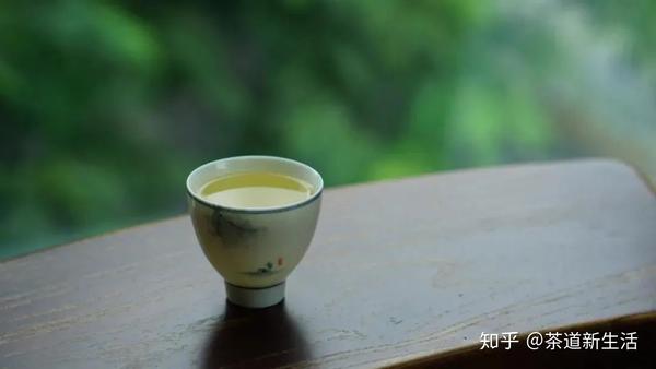 一杯清茶,轻啜深品间皆包涵了茶人平和的大境界.