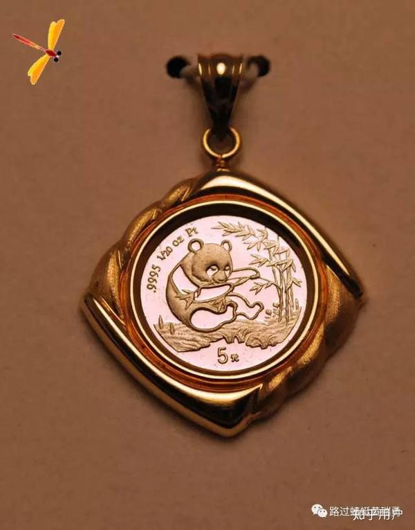 中国金币总公司,也曾经推出内嵌2001年由深圳国宝造币厂出品的普制