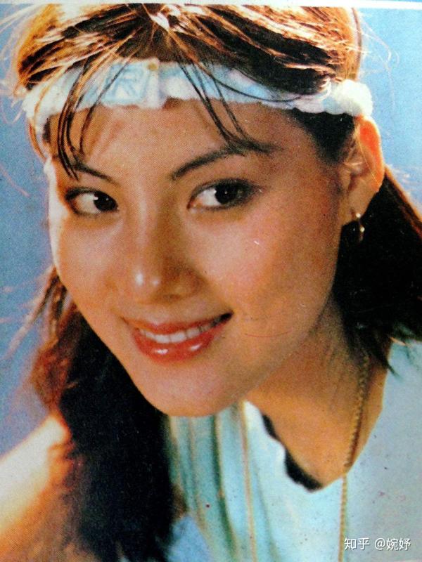 为了安抚乐韵,仗着自己是老邵氏演员,在1994—1995年,把乐韵介绍到