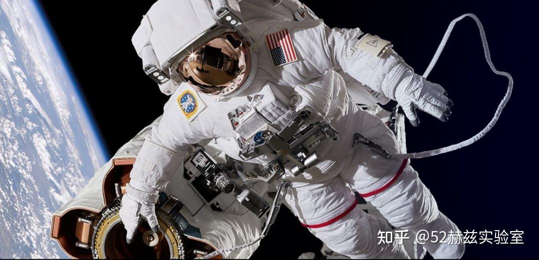 中国航天员出舱如何与机械臂协同为什么没有使用美喷气背包
