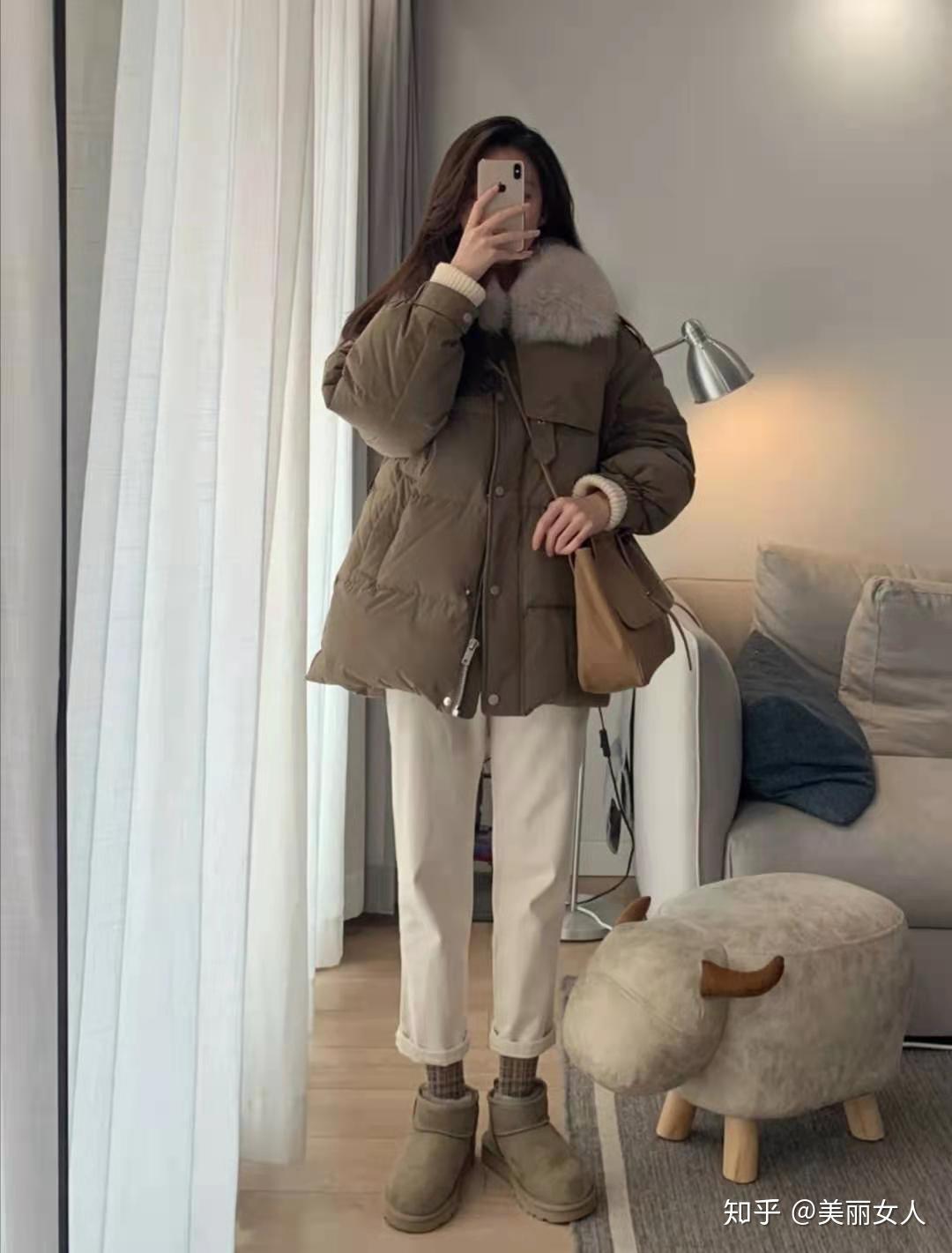 冬天白色裤子怎么搭配上衣和鞋子好看
