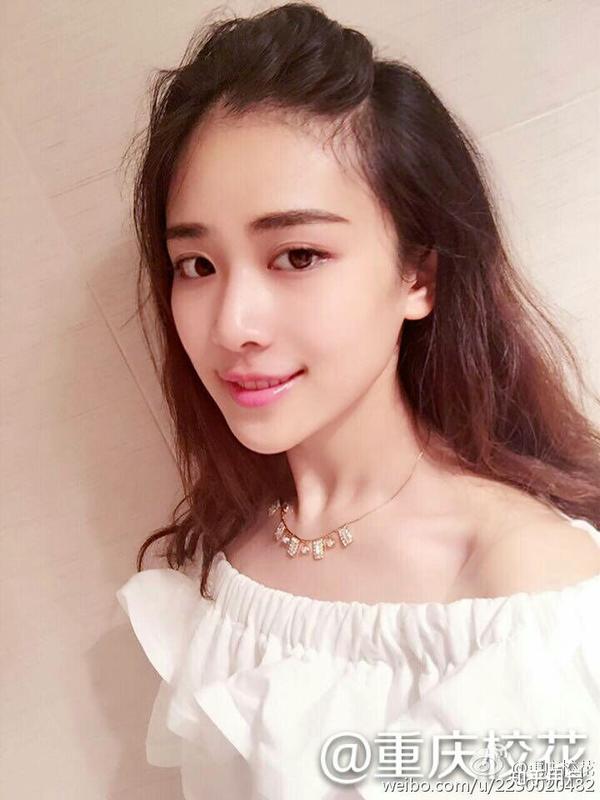 坐标重庆,这是我育才中学曾经的校花,现在上戏的学生,演员,待播作品