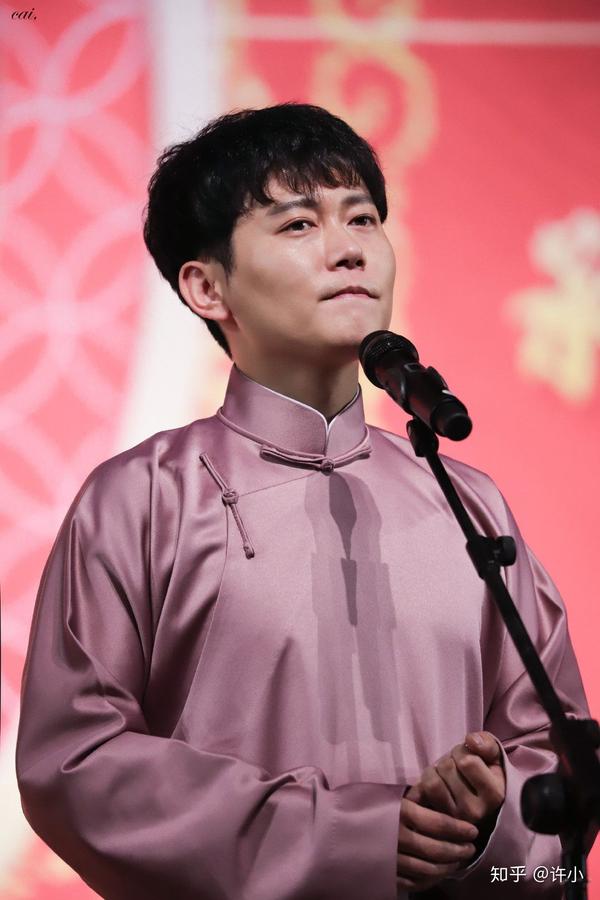 名字写扇子上了 柔情似水,佳期如孟 孟鹤堂真的挺好看啊