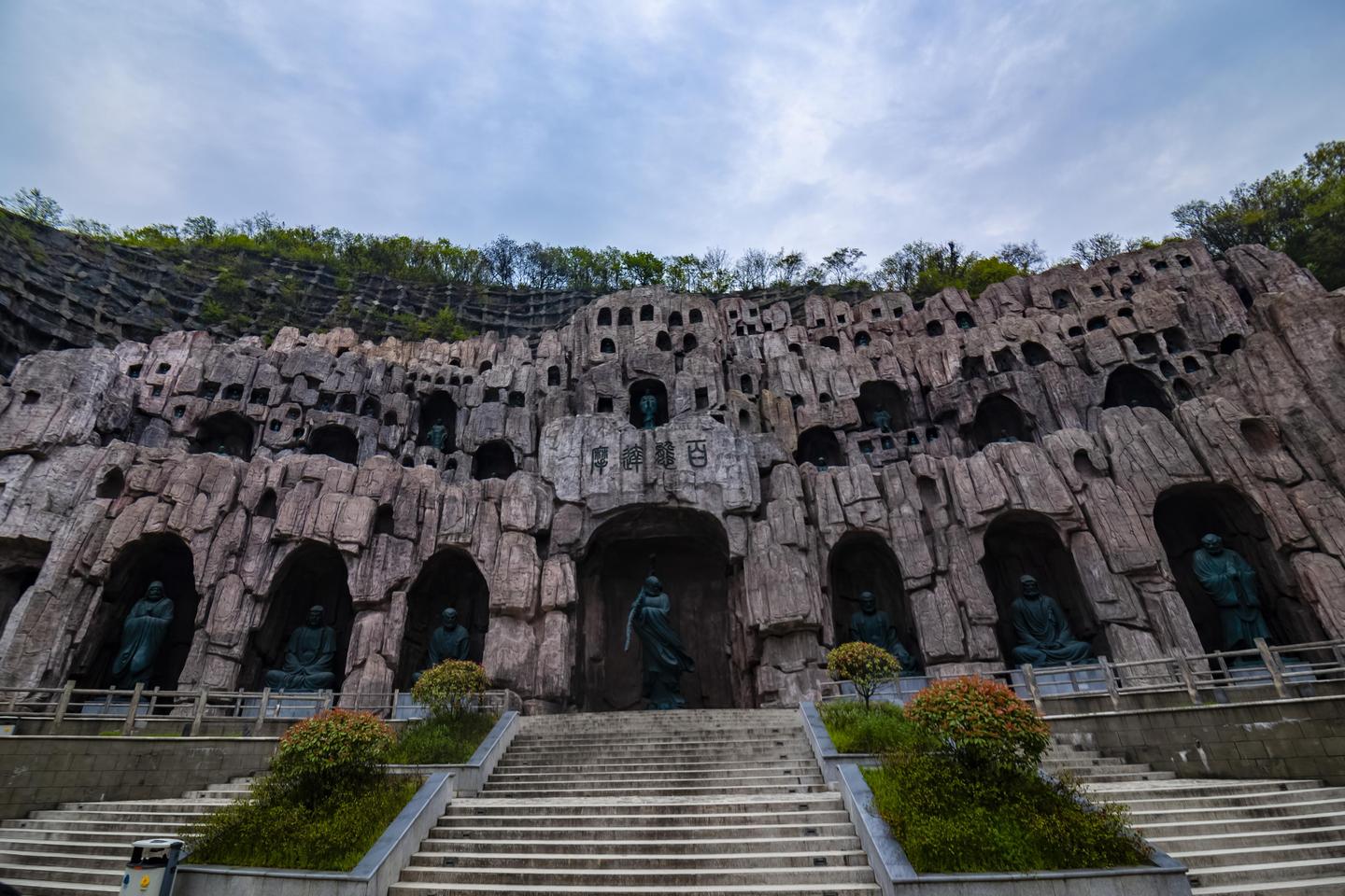 南京旅游打卡小众景点:达摩古洞朝江眺,俯览长江景