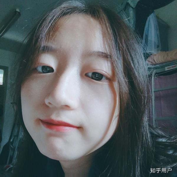 肿眼泡单眼皮塌鼻子但可爱是什么感受?