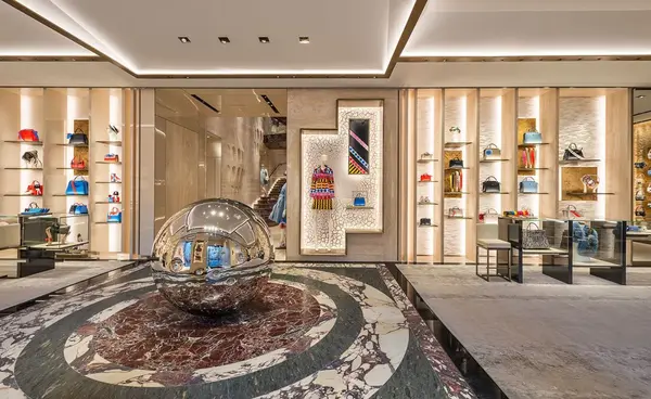 通过奢侈品,国潮看陈列新趋势-中赫时尚