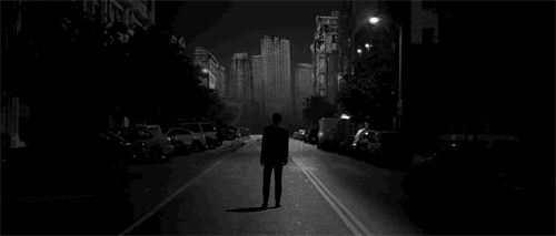 走着走着,看到了公园,路灯下的长椅仿佛向我招手.