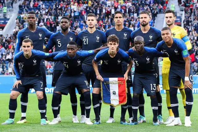 法国荷兰他们青少年足球训练营都向国家队大量输送青年才俊,这届也不
