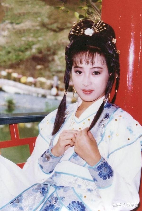 鸳鸯蝴蝶梦·红衣女鬼