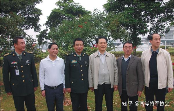 组委会副主席朱光泉少将,军副军长,警备区副司令许建伟和组委会秘书长